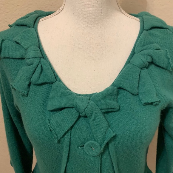 Anthropologie Charlie & Robin Green Bow Button Front Cropped Sweater ¾ Sleeve - Picture 3 of 13